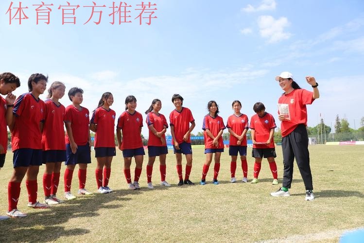 草原“玫瑰”闪耀中青赛 国脚看望建队35年呼市蒙校U15女足